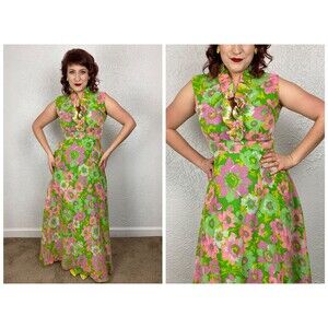 Vintage Vtg 1970s 70s Sleeveless Floral Flowy Maxi Dress with Ruffle V-Neck